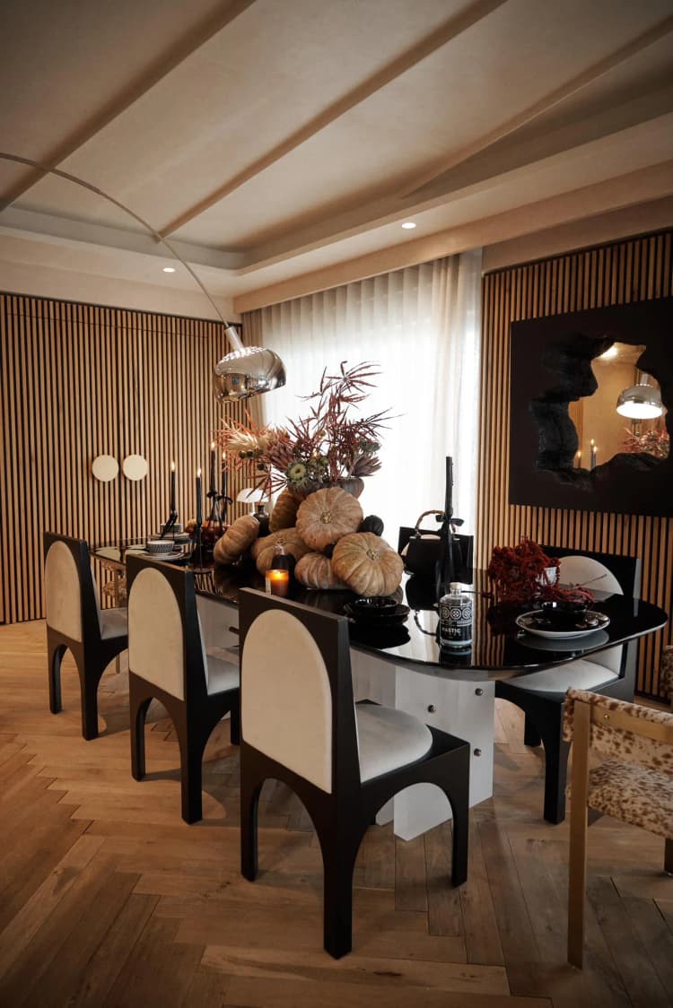 Material: Travertine
Curated by AAA Il Granito